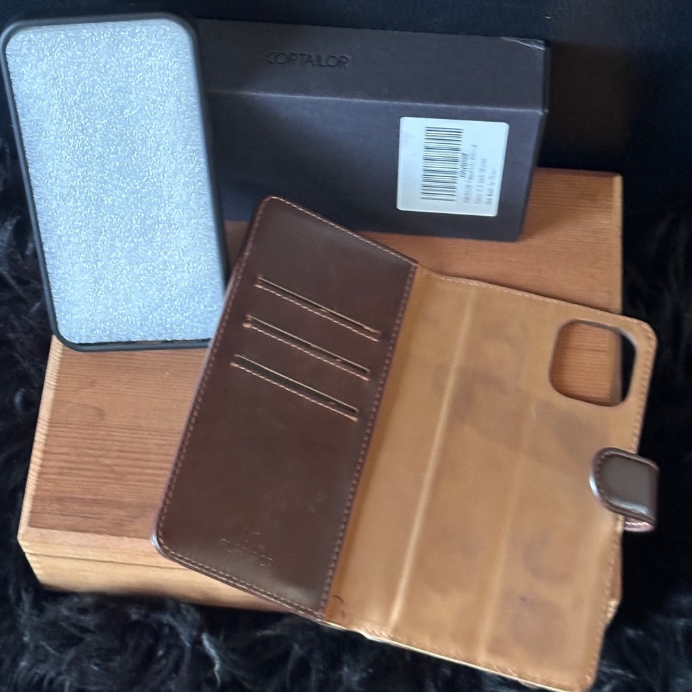 Cortailor Brown leather iPhone 12 credit card case removable magnetic phone case - Picture 8 of 11